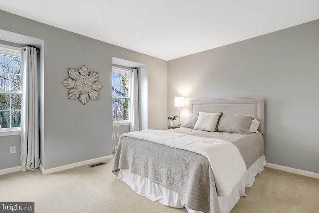 8705 SIDE SADDLE RD, Springfield, VA 22152