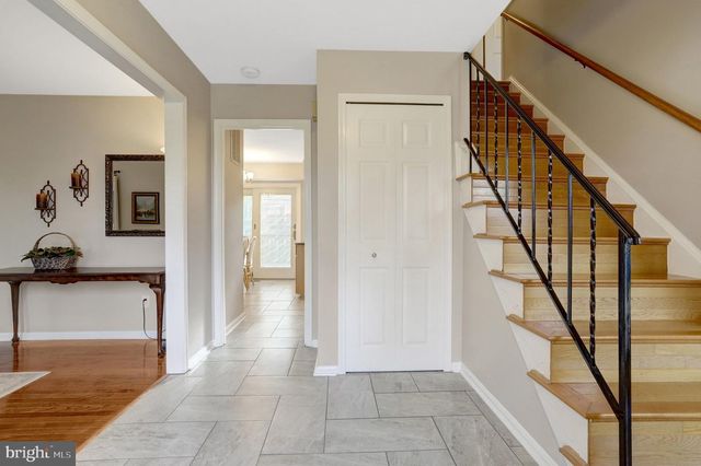 8705 SIDE SADDLE RD, Springfield, VA 22152