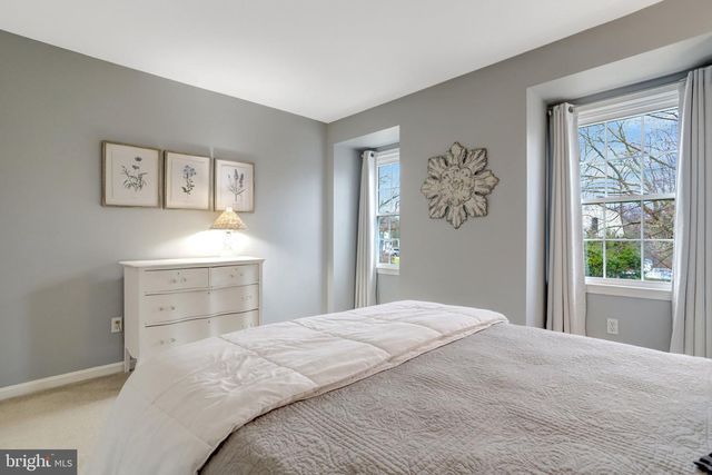 8705 SIDE SADDLE RD, Springfield, VA 22152