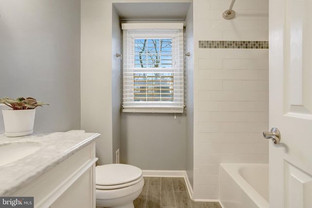 8705 SIDE SADDLE RD, Springfield, VA 22152