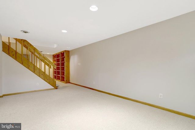 8705 SIDE SADDLE RD, Springfield, VA 22152