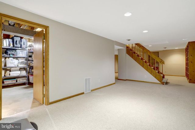 8705 SIDE SADDLE RD, Springfield, VA 22152