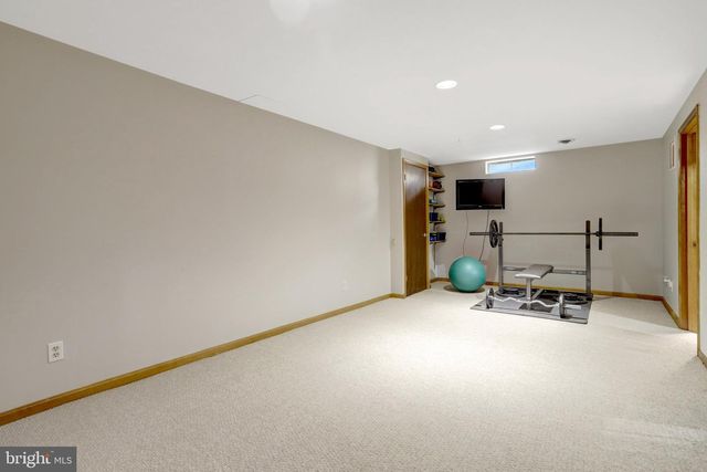 8705 SIDE SADDLE RD, Springfield, VA 22152