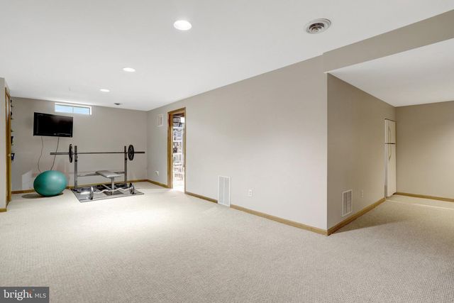 8705 SIDE SADDLE RD, Springfield, VA 22152