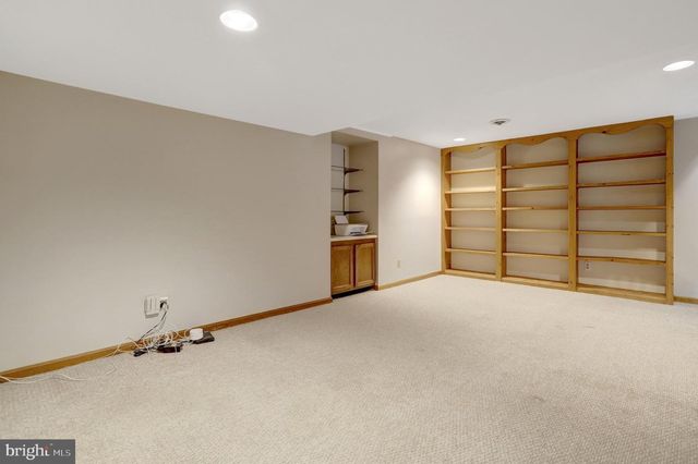 8705 SIDE SADDLE RD, Springfield, VA 22152