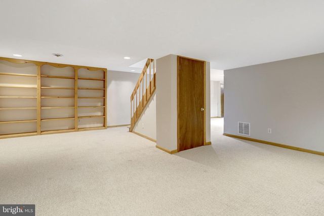 8705 SIDE SADDLE RD, Springfield, VA 22152