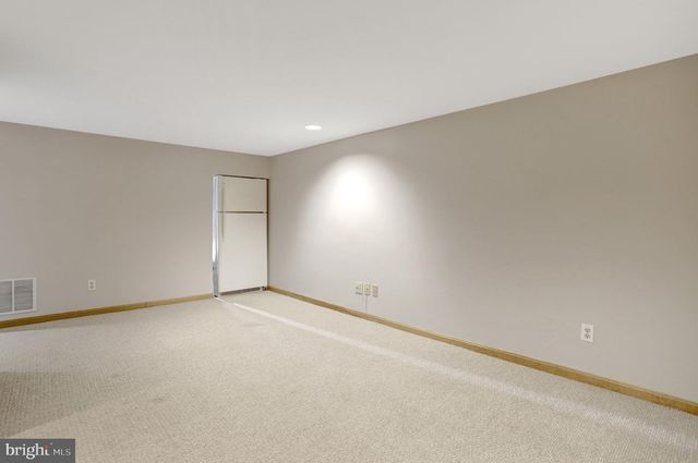 8705 SIDE SADDLE RD, Springfield, VA 22152