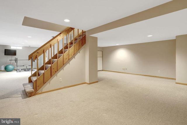 8705 SIDE SADDLE RD, Springfield, VA 22152