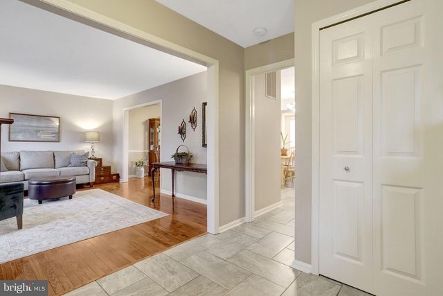 8705 SIDE SADDLE RD, Springfield, VA 22152