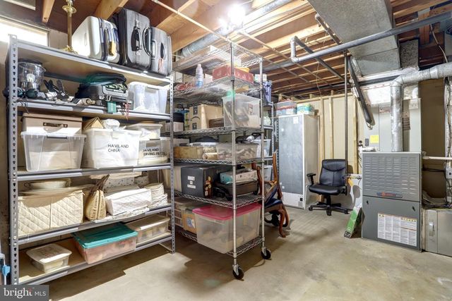 8705 SIDE SADDLE RD, Springfield, VA 22152