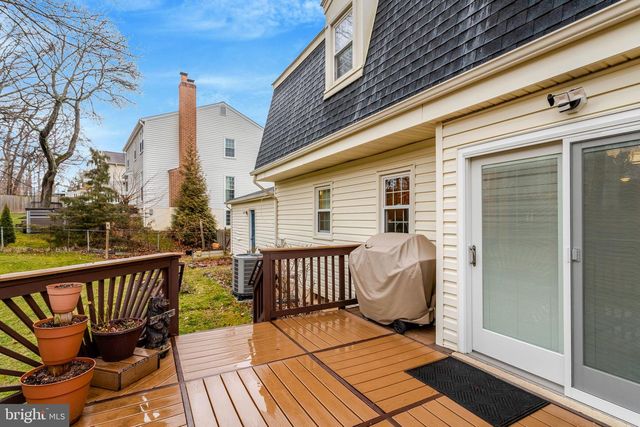 8705 SIDE SADDLE RD, Springfield, VA 22152