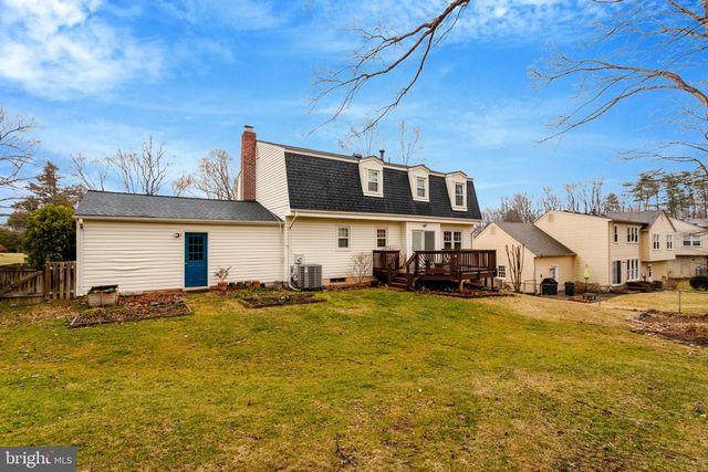 8705 SIDE SADDLE RD, Springfield, VA 22152