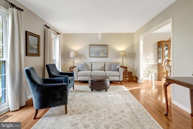 8705 SIDE SADDLE RD, Springfield, VA 22152