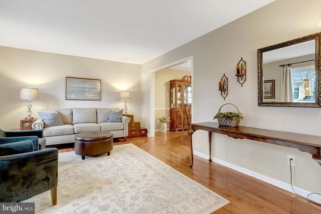 8705 SIDE SADDLE RD, Springfield, VA 22152