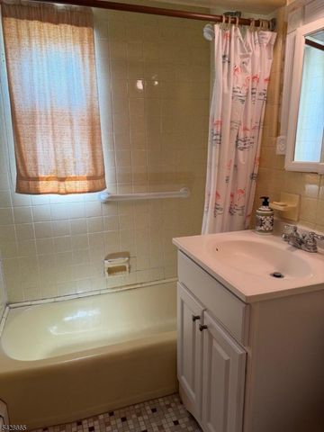 274 Schepis Ave, Saddle Brook Twp., NJ 07663