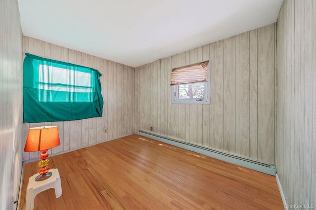 2711 Connecticut Avenue, Medford, NY 11763