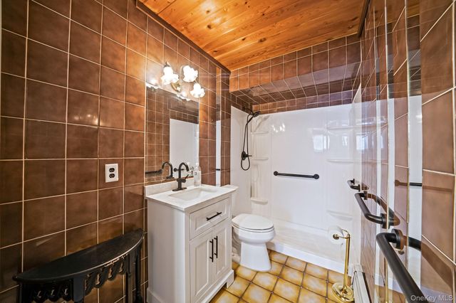 2711 Connecticut Avenue, Medford, NY 11763