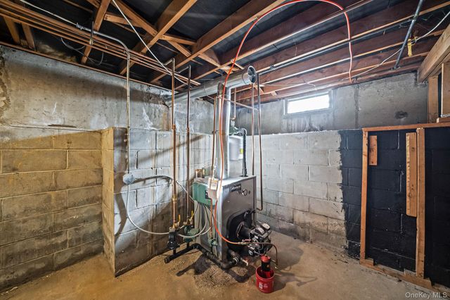 2711 Connecticut Avenue, Medford, NY 11763