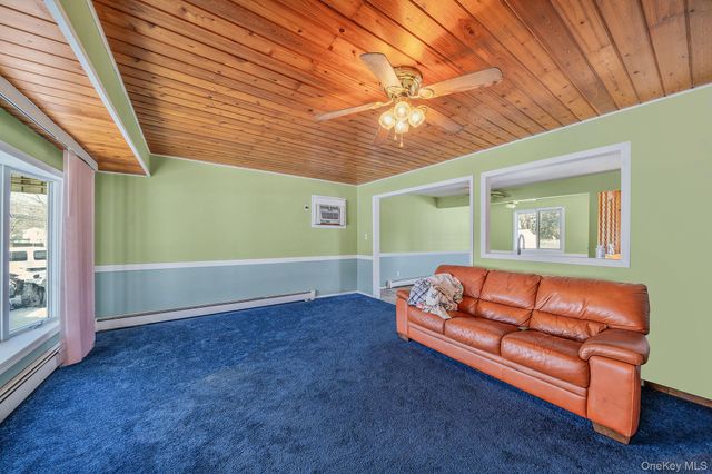 2711 Connecticut Avenue, Medford, NY 11763