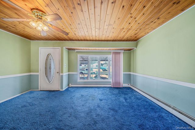 2711 Connecticut Avenue, Medford, NY 11763