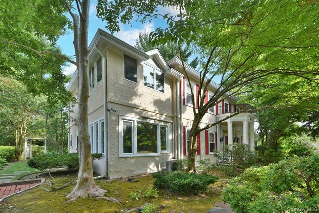 8 Magnolia Drive, Great Neck, NY 11021