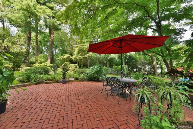 8 Magnolia Drive, Great Neck, NY 11021
