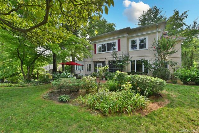 8 Magnolia Drive, Great Neck, NY 11021