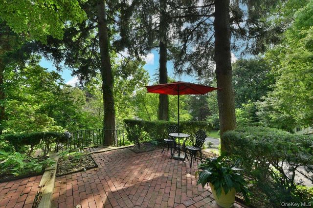 8 Magnolia Drive, Great Neck, NY 11021