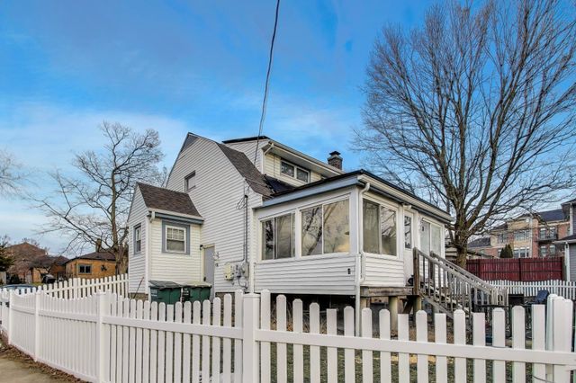 453 Chestnut Street, Valparaiso, IN 46385