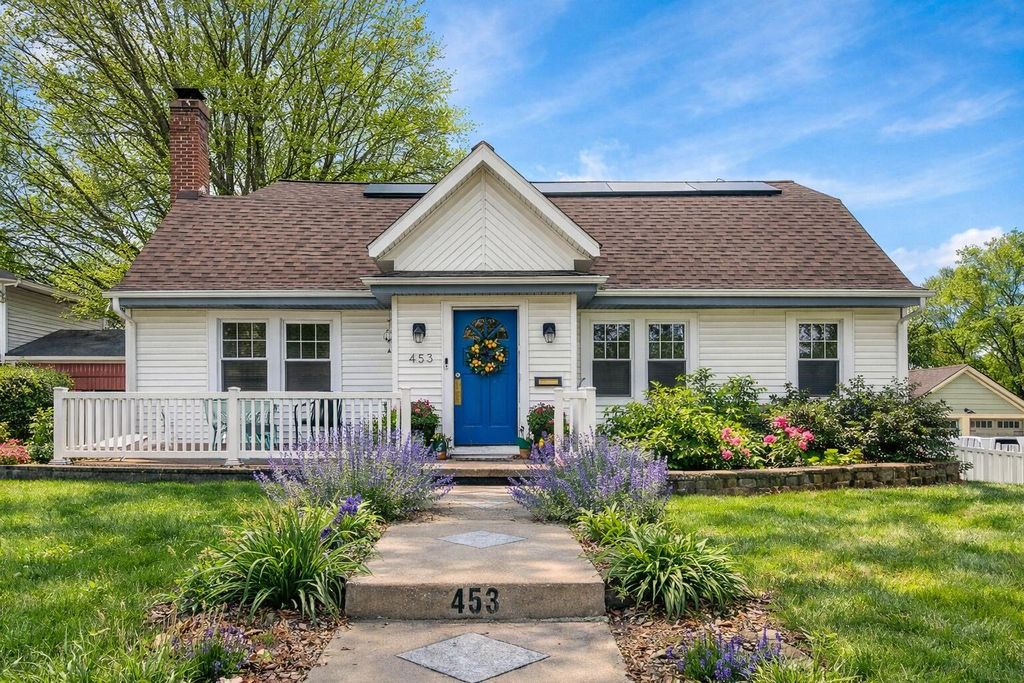 453 Chestnut Street, Valparaiso, IN 46385