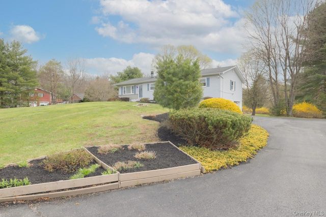27 Monaco Drive, Hopewell Junction, NY 12533