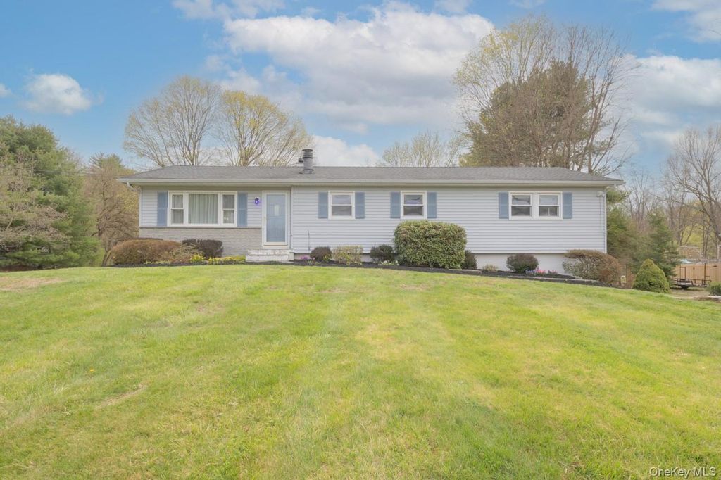 27 Monaco Drive, Hopewell Junction, NY 12533