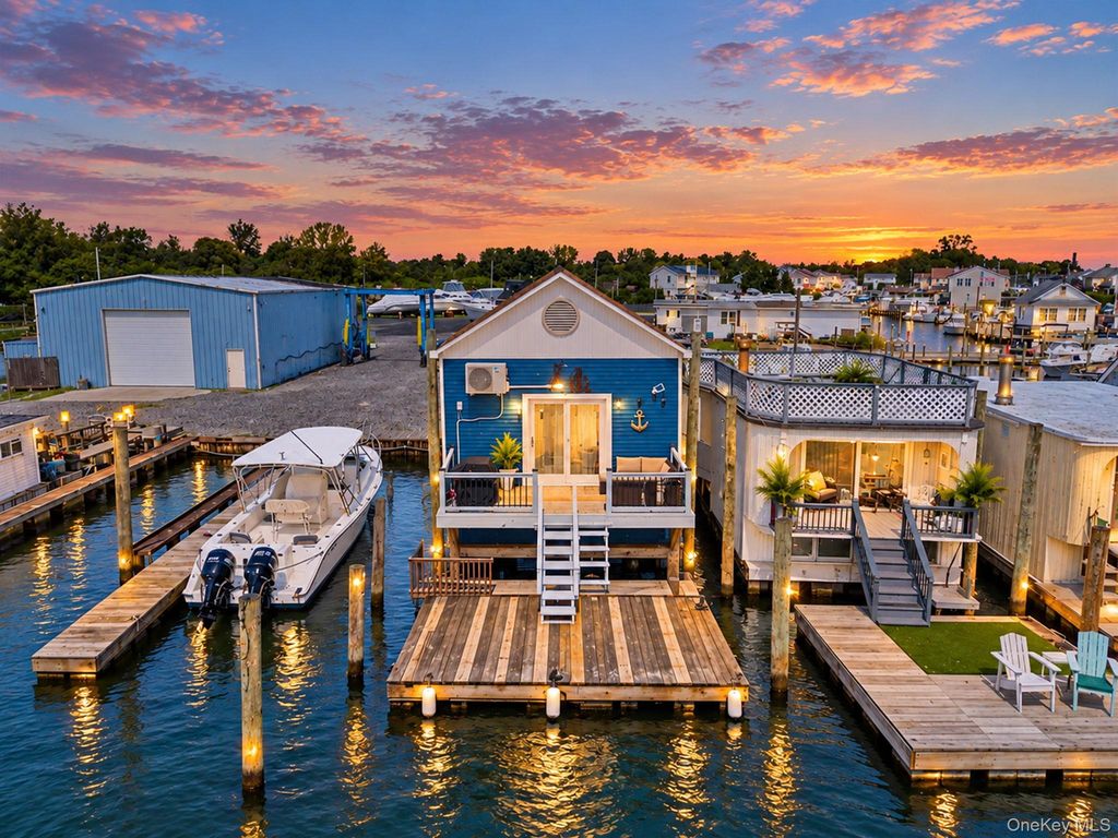 220 Shore Road 4, Seaford, NY 11783 — exterior