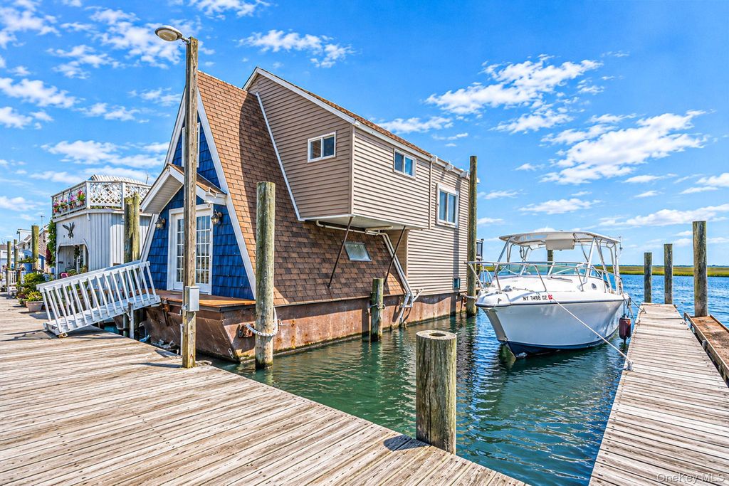 220 Shore Road 4, Seaford, NY 11783 — photo 5