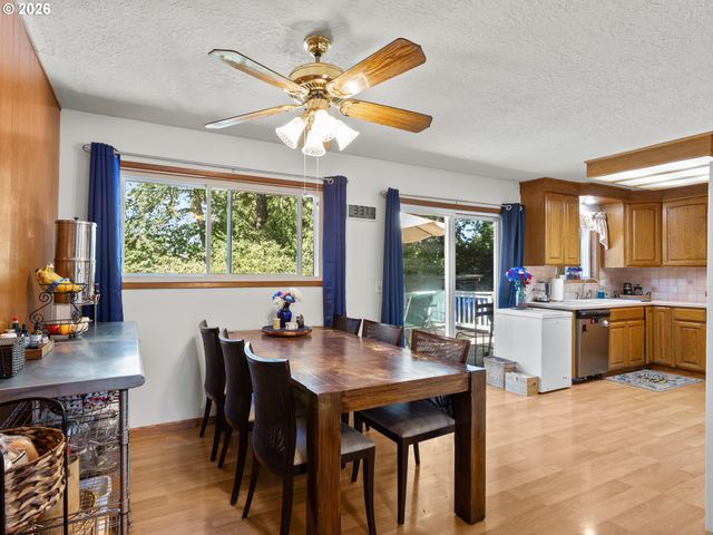 1801 E LAUREL Dr, Newberg, OR 97132