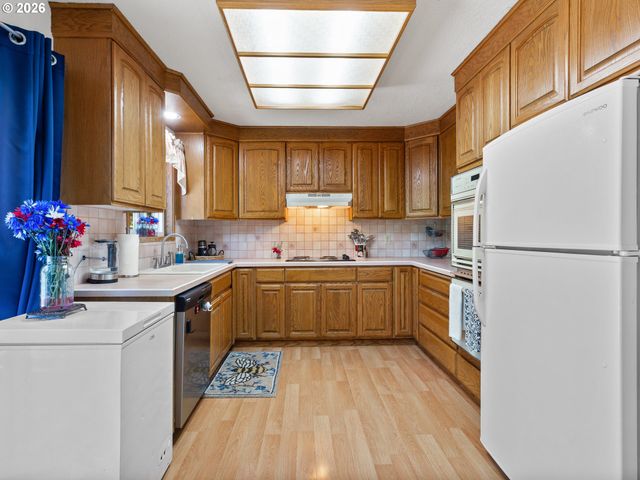 1801 E LAUREL Dr, Newberg, OR 97132