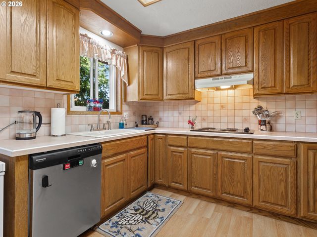 1801 E LAUREL Dr, Newberg, OR 97132