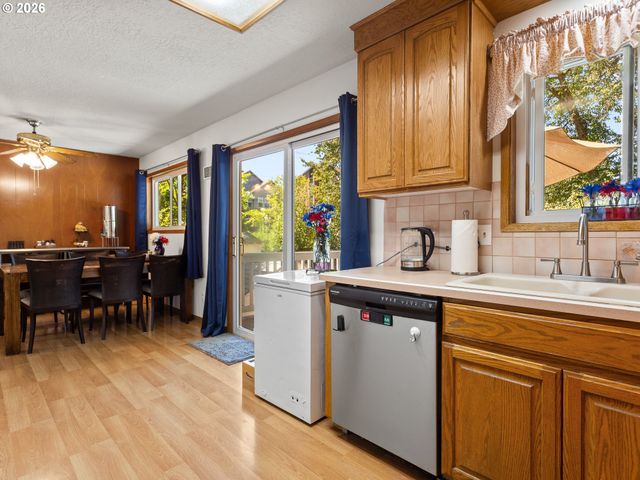 1801 E LAUREL Dr, Newberg, OR 97132