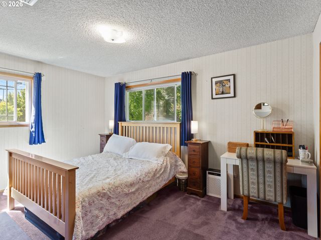 1801 E LAUREL Dr, Newberg, OR 97132