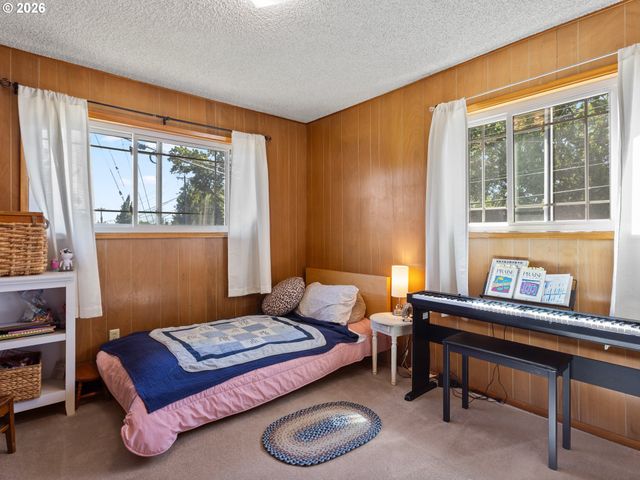 1801 E LAUREL Dr, Newberg, OR 97132