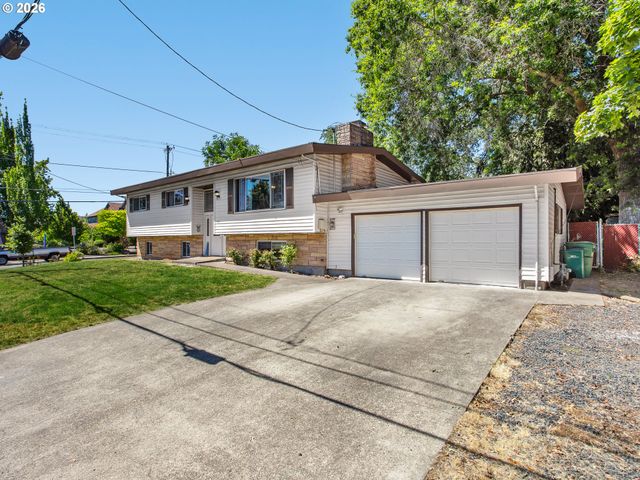 1801 E LAUREL Dr, Newberg, OR 97132