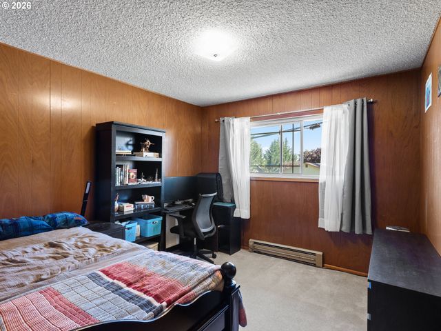 1801 E LAUREL Dr, Newberg, OR 97132