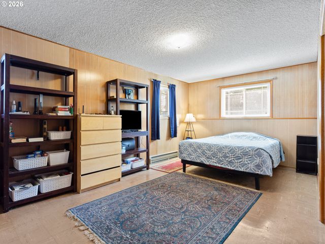 1801 E LAUREL Dr, Newberg, OR 97132