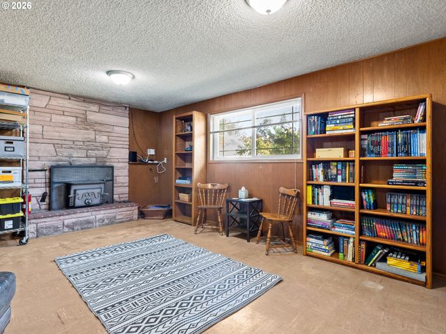 1801 E LAUREL Dr, Newberg, OR 97132