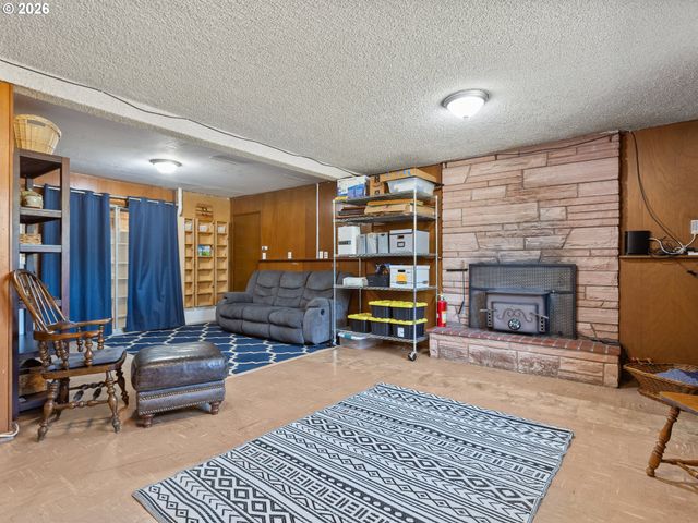 1801 E LAUREL Dr, Newberg, OR 97132