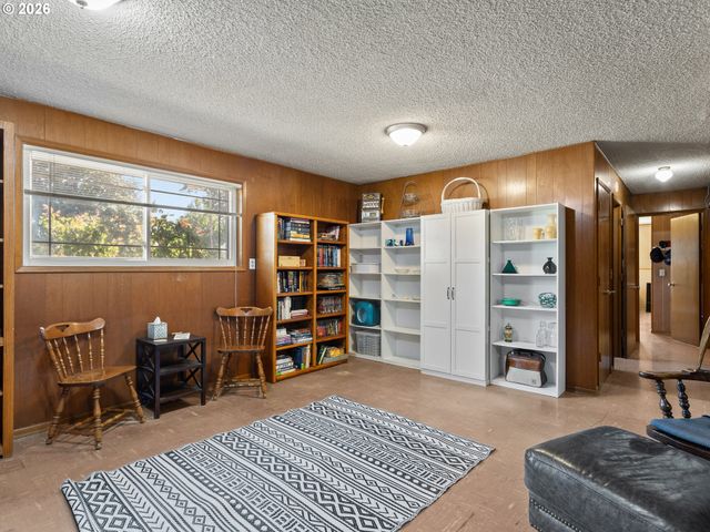 1801 E LAUREL Dr, Newberg, OR 97132