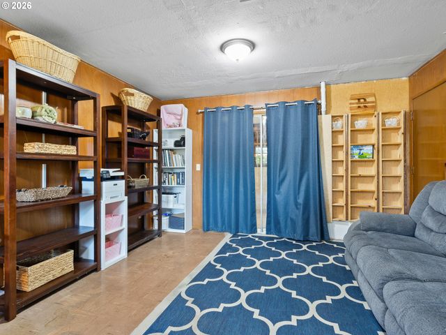 1801 E LAUREL Dr, Newberg, OR 97132