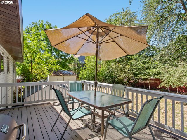 1801 E LAUREL Dr, Newberg, OR 97132