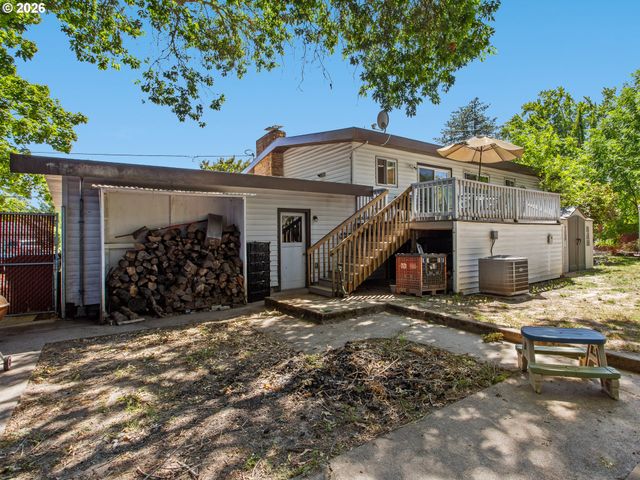 1801 E LAUREL Dr, Newberg, OR 97132