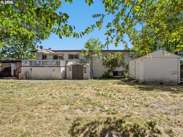 1801 E LAUREL Dr, Newberg, OR 97132